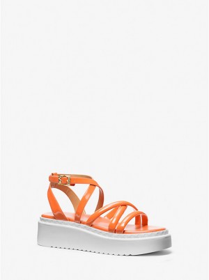 Michael Kors Issa Faux Patent Leather Flatform Naisten Sandaalit Aprikoosi | FISGI1879